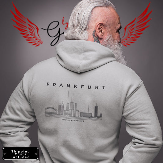 Gudekind Mainhattan Hoodie mit Markenlogo Front und Koordinaten Backprint, minimalistisches Frankfurt Stadtteil Design