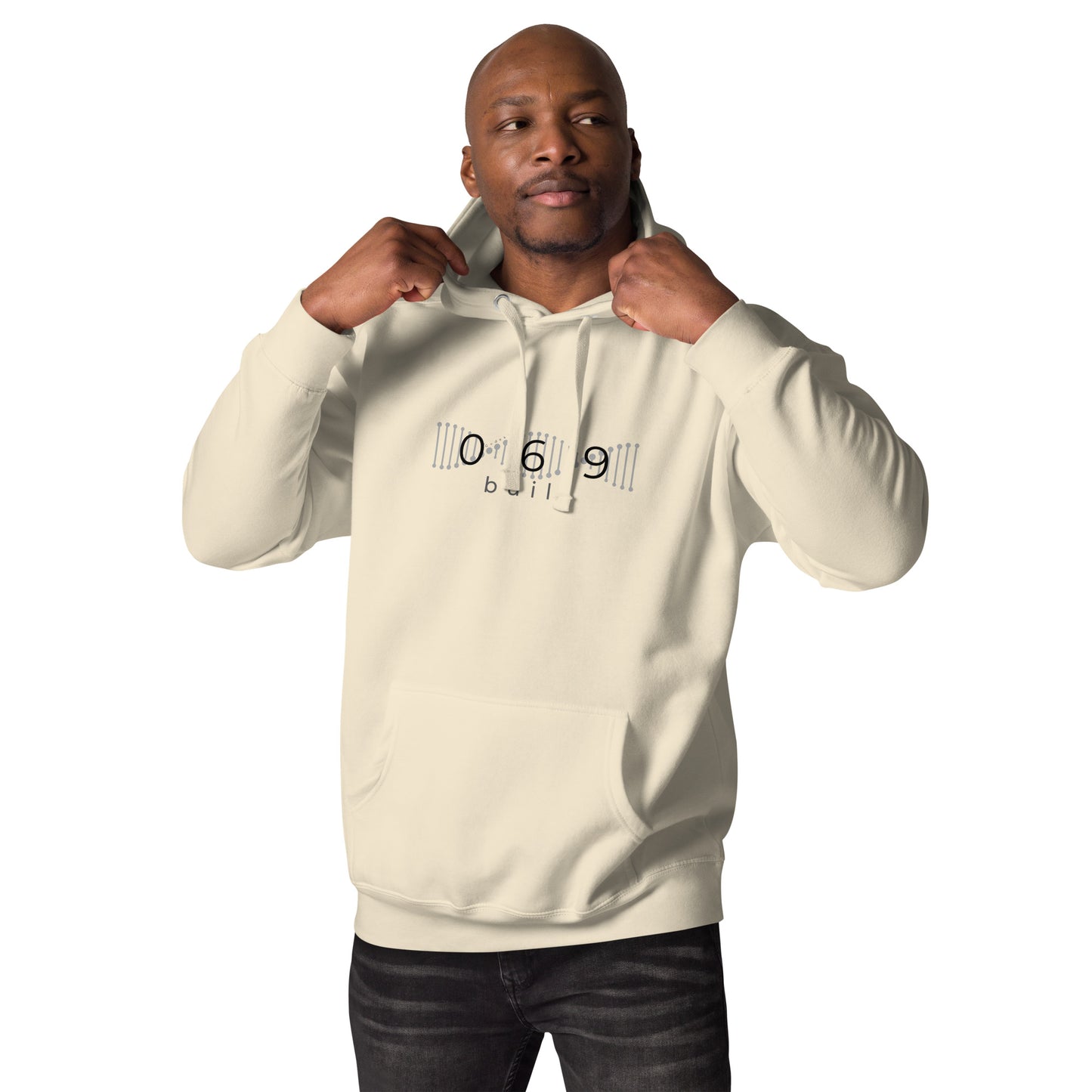 069 Hoodie in Schwarz – minimalistischer Frankfurt Print vorne
