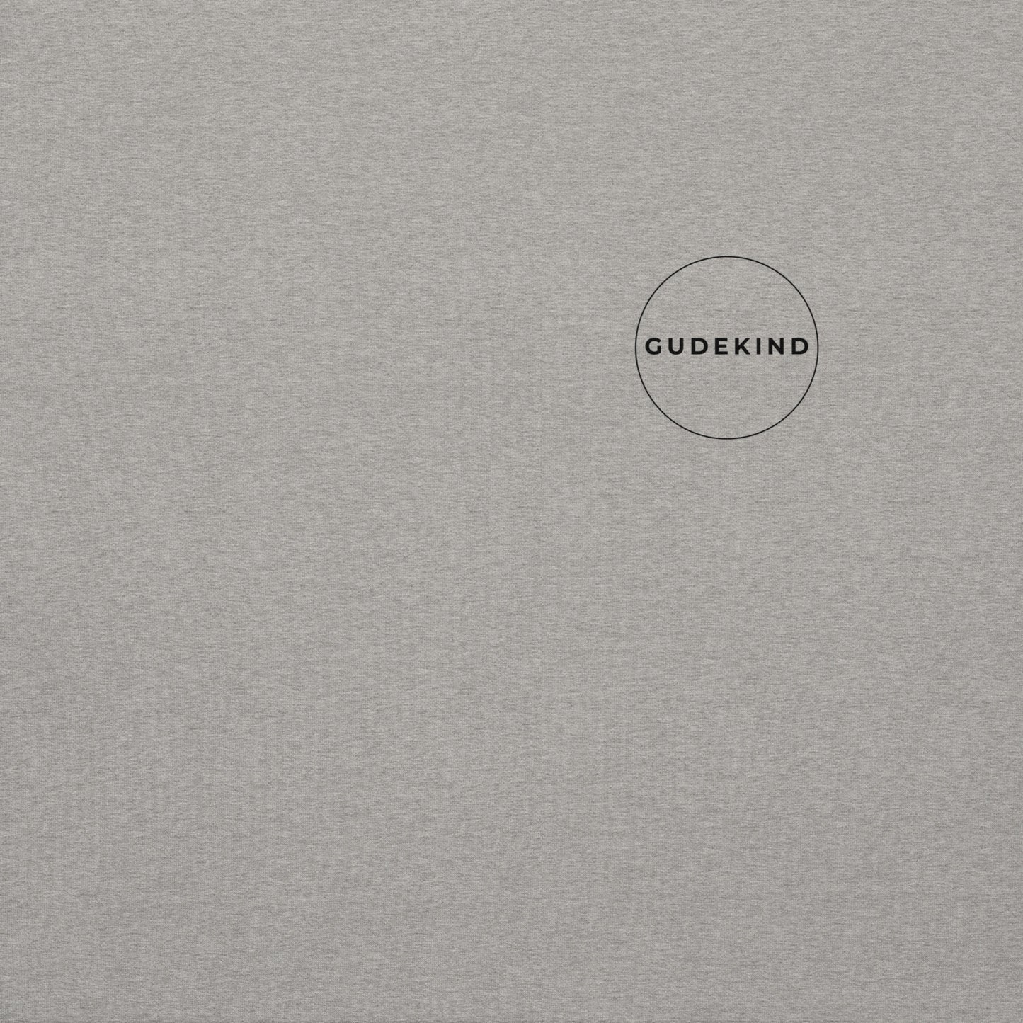 Gudekind Mainhattan Hoodie mit Markenlogo Front und Koordinaten Backprint, minimalistisches Frankfurt Stadtteil Design