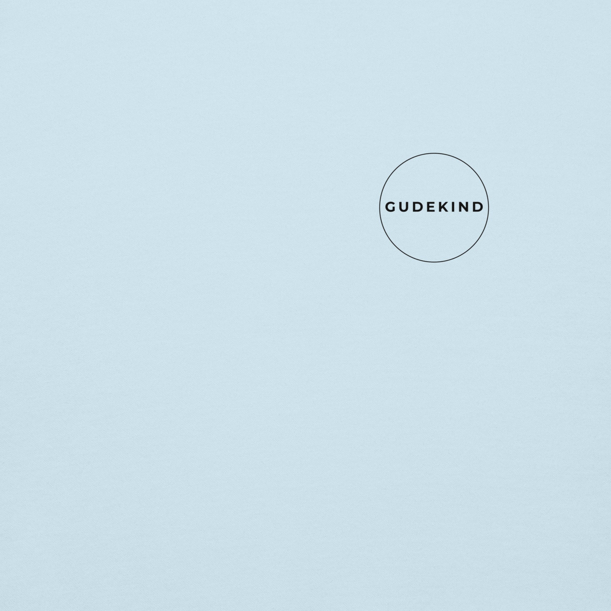 Gudekind Mainhattan Hoodie mit Markenlogo Front und Koordinaten Backprint, minimalistisches Frankfurt Stadtteil Design