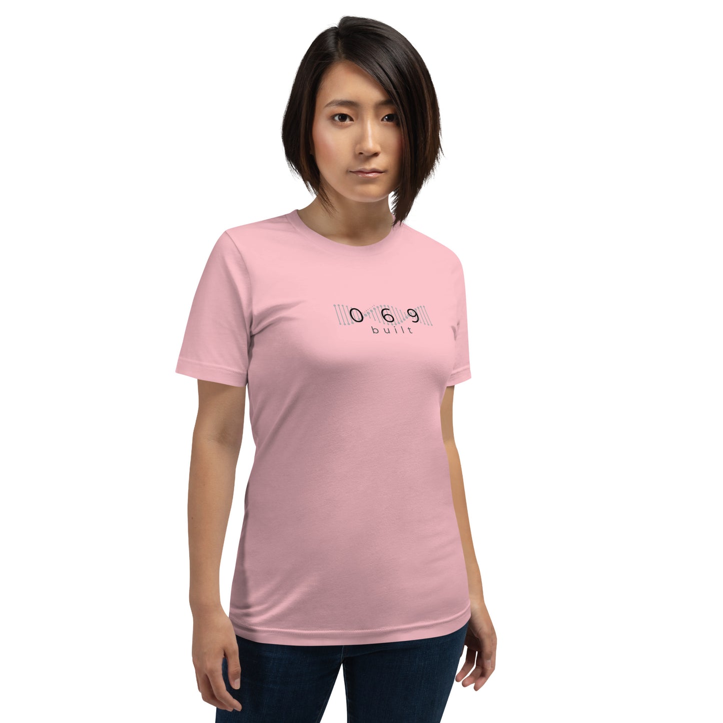 Minimalistisches T-Shirt mit DNA-Strang, darüber "069", darunter "built" – Local Pride Frankfurt Design in sportlicher Optik