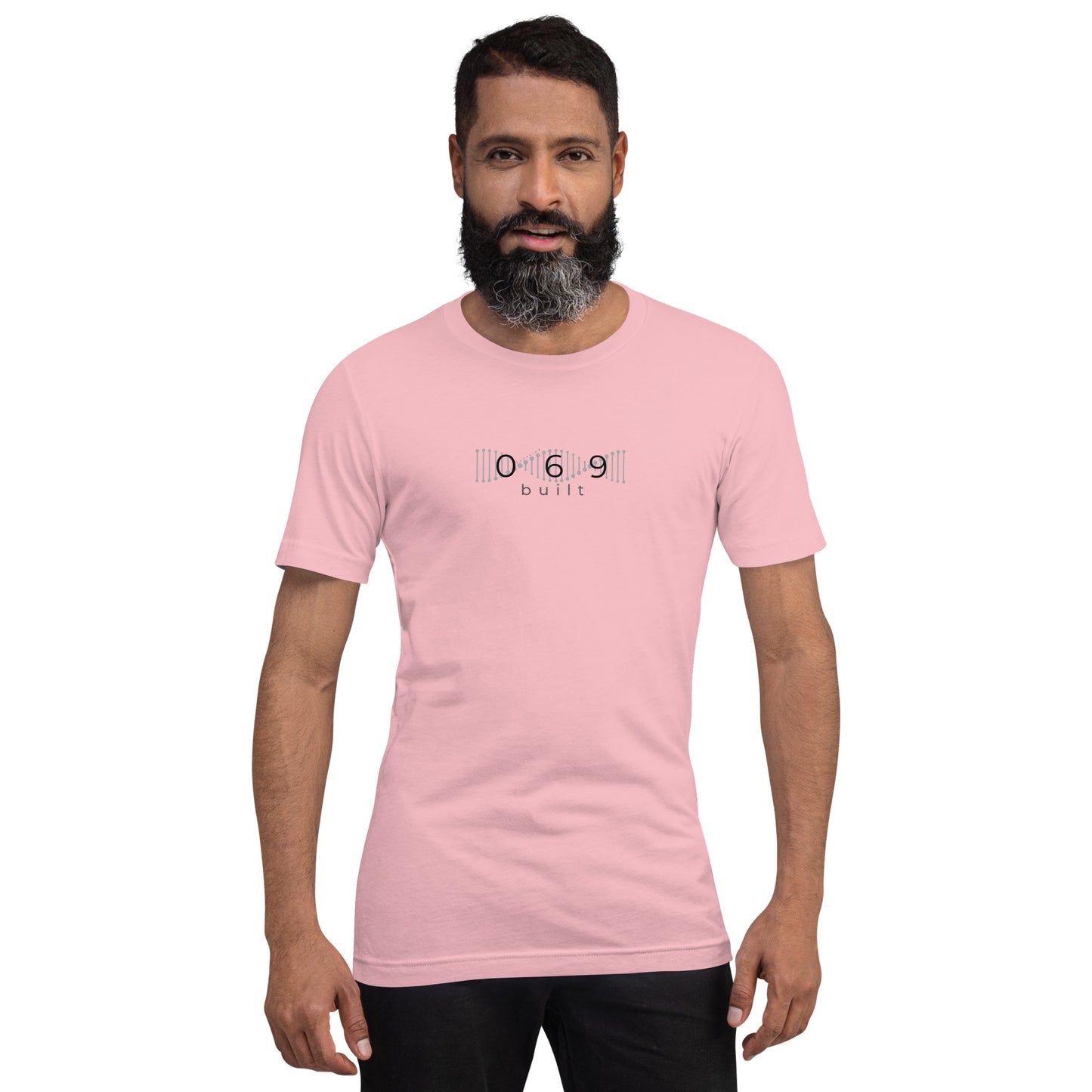 Minimalistisches T-Shirt mit DNA-Strang, darüber "069", darunter "built" – Local Pride Frankfurt Design in sportlicher Optik