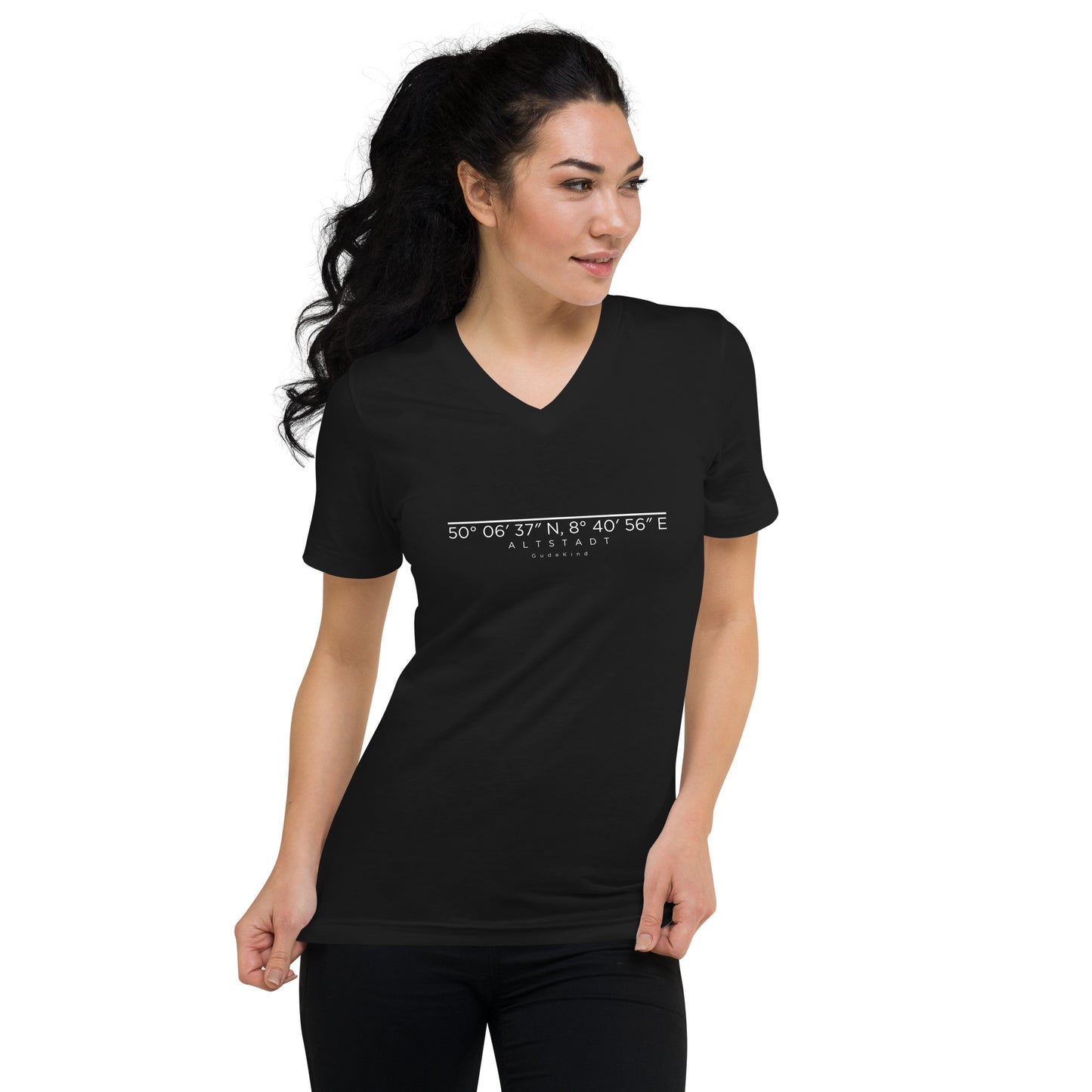 Frankfurt Altstadt V-Neck Shirt mit minimalistischem Frontprint – Gudekind Local Pride