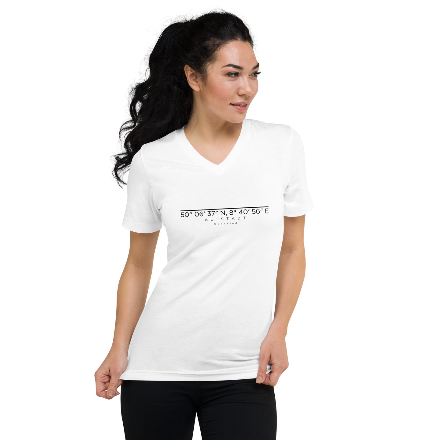 Frankfurt Altstadt V-Neck Shirt mit minimalistischem Frontprint – Gudekind Local Pride