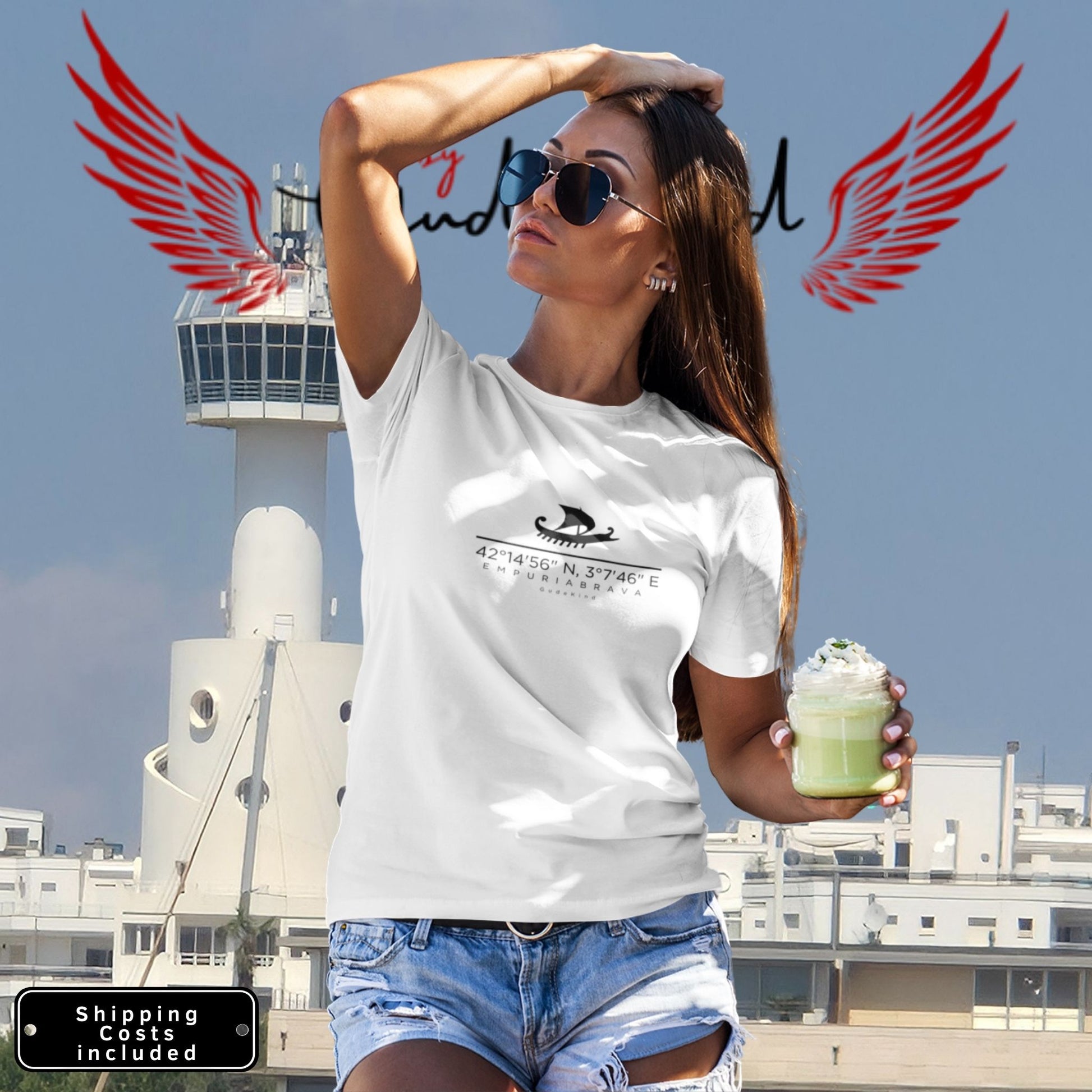 Person trägt Empuriabrava T-Shirt minimalistisch Holiday Edition Gudekind