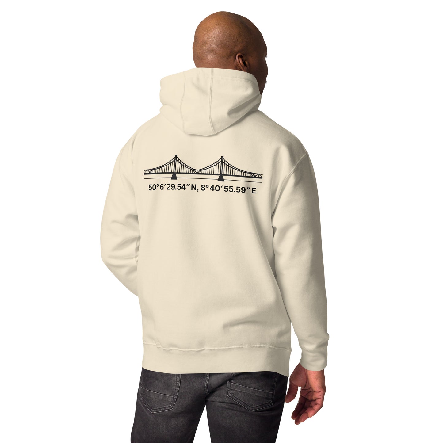 iserner Steg Hoodie Frontansicht – minimalistischer Frankfurt Frontprint mit Koordinaten