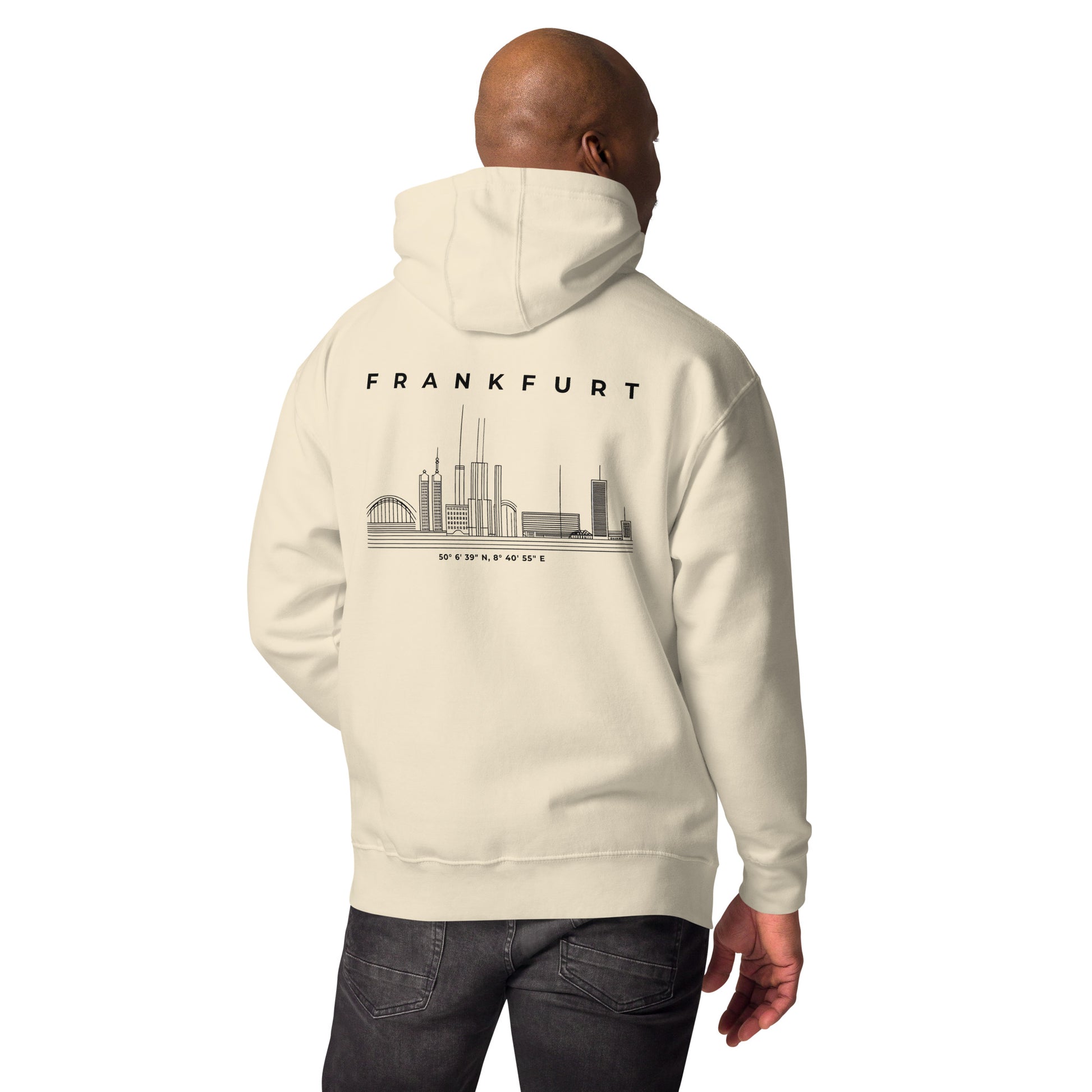 Gudekind Mainhattan Hoodie mit Markenlogo Front und Koordinaten Backprint, minimalistisches Frankfurt Stadtteil Design