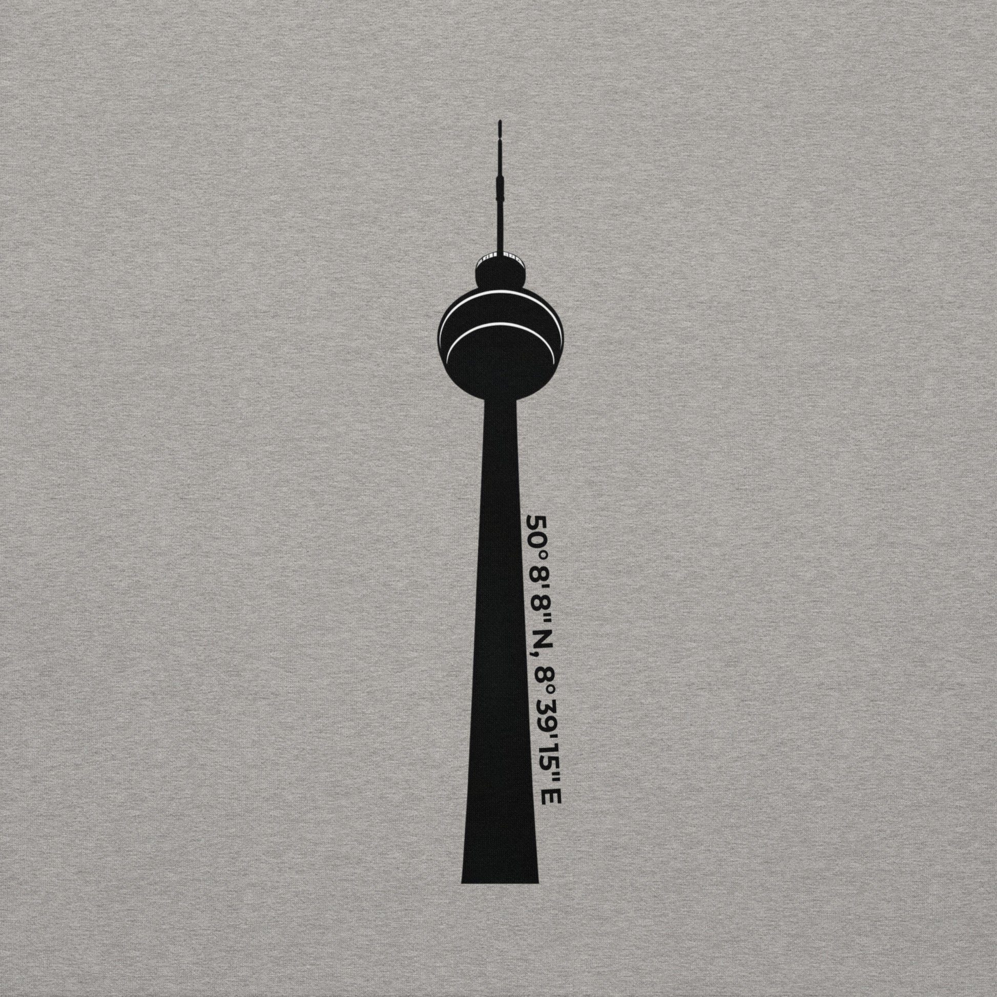 Detailansicht Rückenprint Ginnheimer Spargel Hoodie – exakte Koordinaten und Stadtteil in klarer Typografie