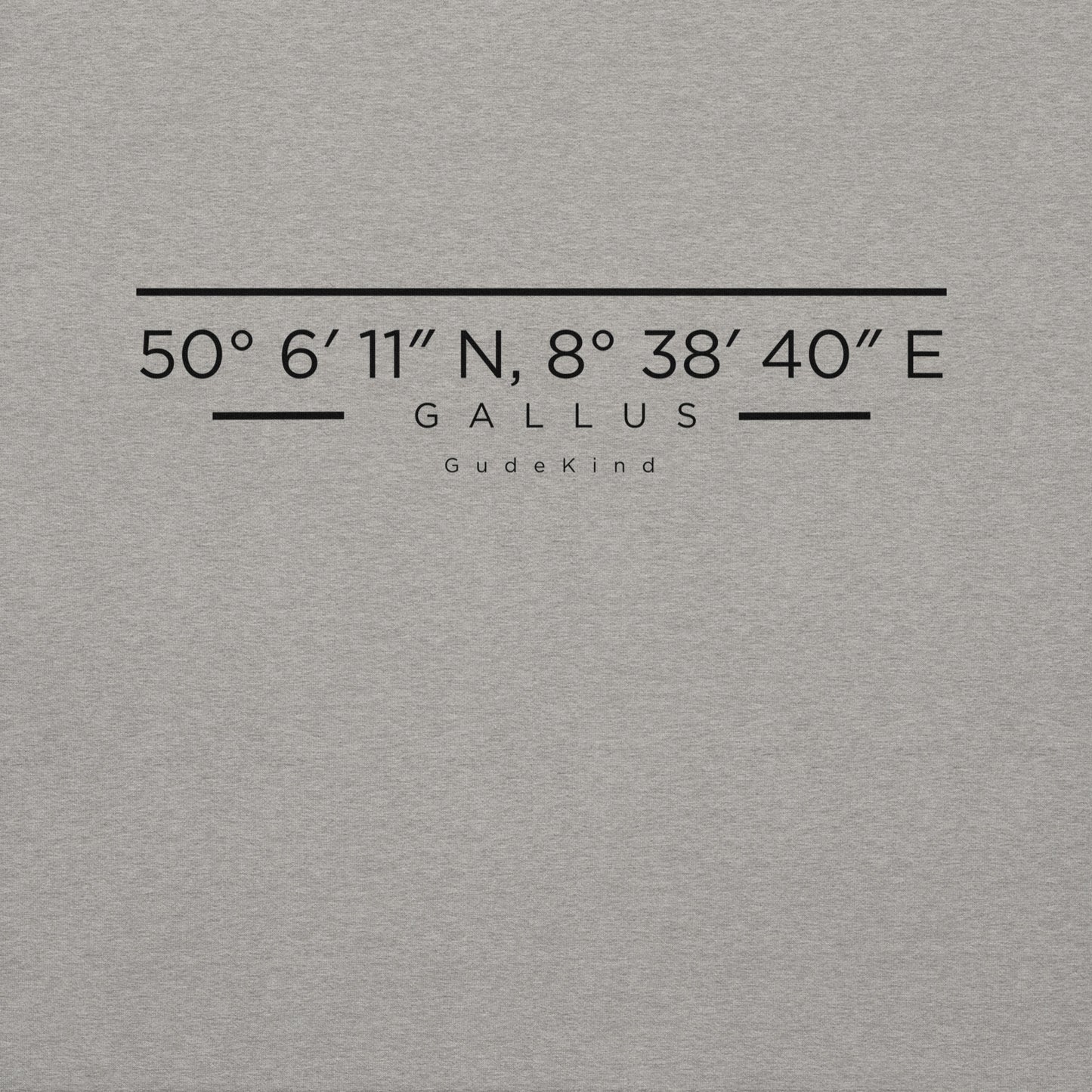 Minimalistischer Hoodie mit Gallus-Koordinaten auf der Brust – Local Pride Frankfurt