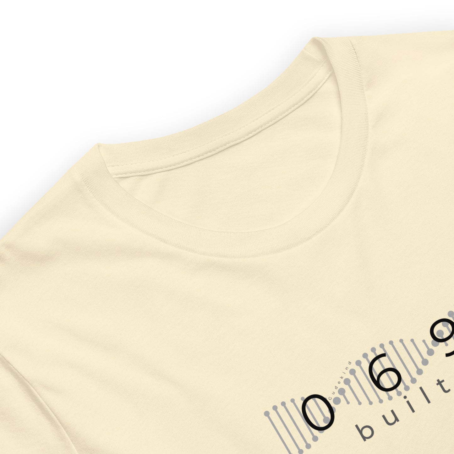 Minimalistisches T-Shirt mit DNA-Strang, darüber "069", darunter "built" – Local Pride Frankfurt Design in sportlicher Optik