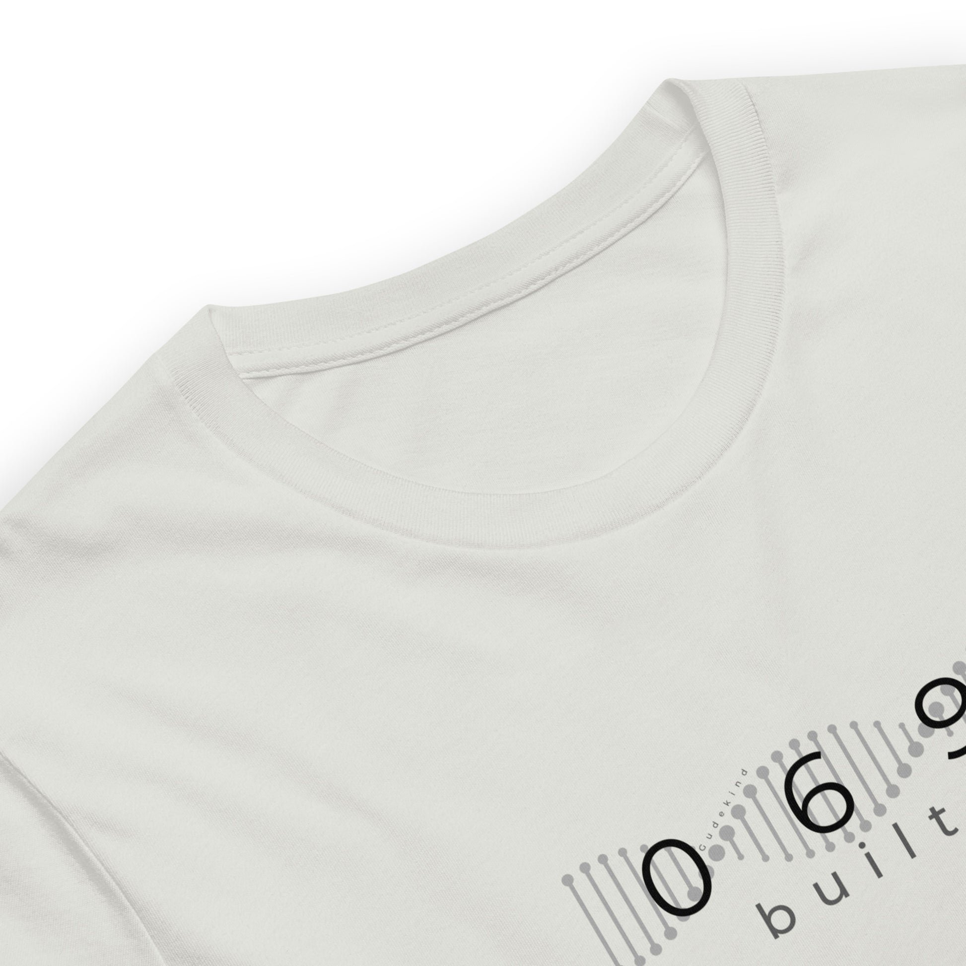 Minimalistisches T-Shirt mit DNA-Strang, darüber "069", darunter "built" – Local Pride Frankfurt Design in sportlicher Optik