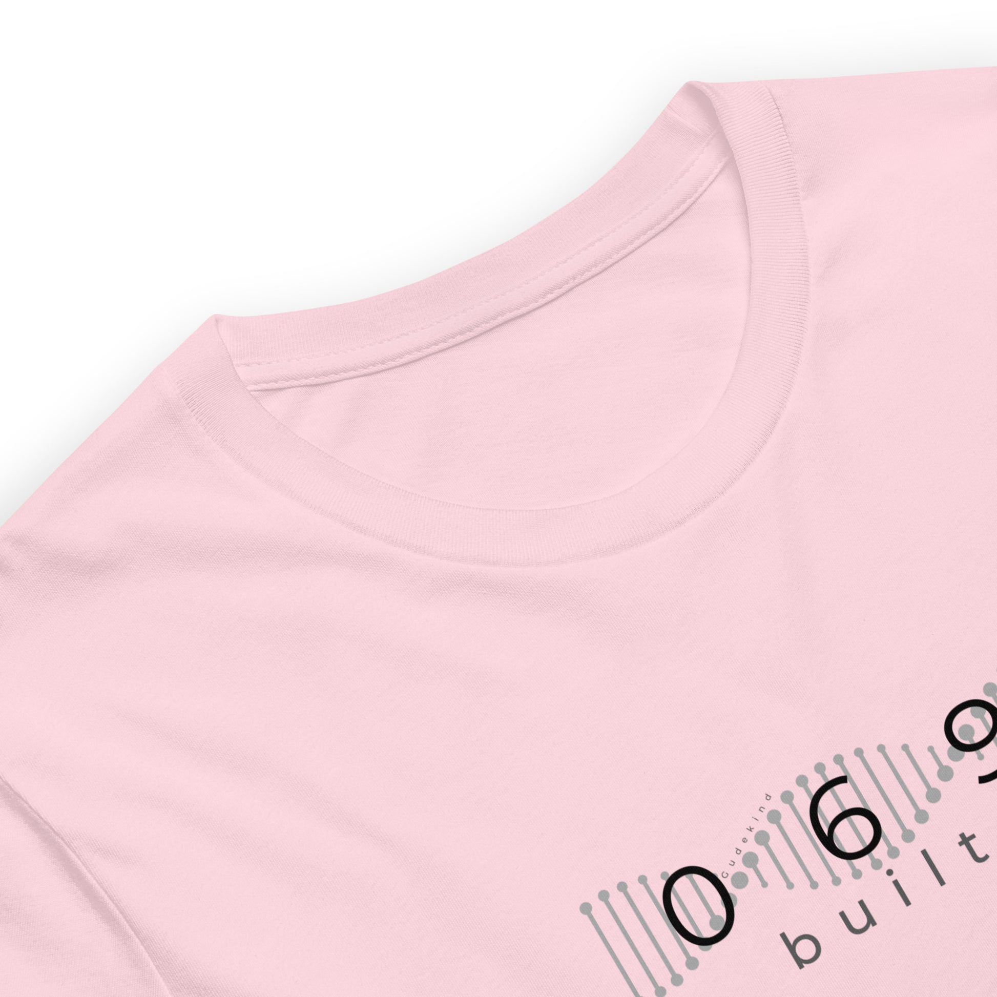 Minimalistisches T-Shirt mit DNA-Strang, darüber "069", darunter "built" – Local Pride Frankfurt Design in sportlicher Optik